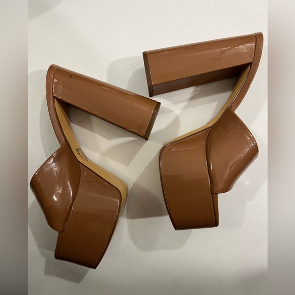 Liliana Tan Platform Heels Size 10 Nude Patent Leather Pumps - Picture 3 of 9